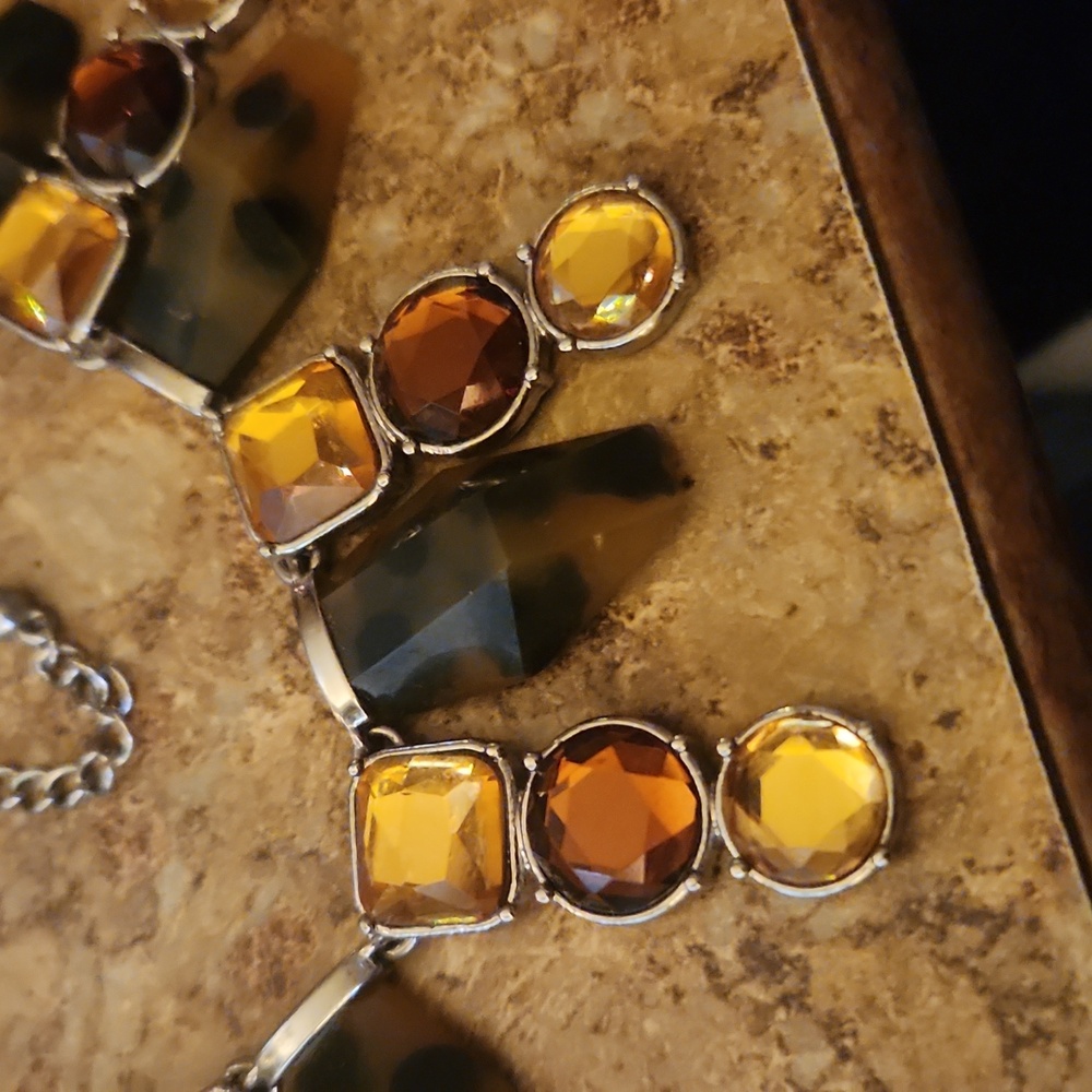 Animal print necklace - Picture 2 of 4